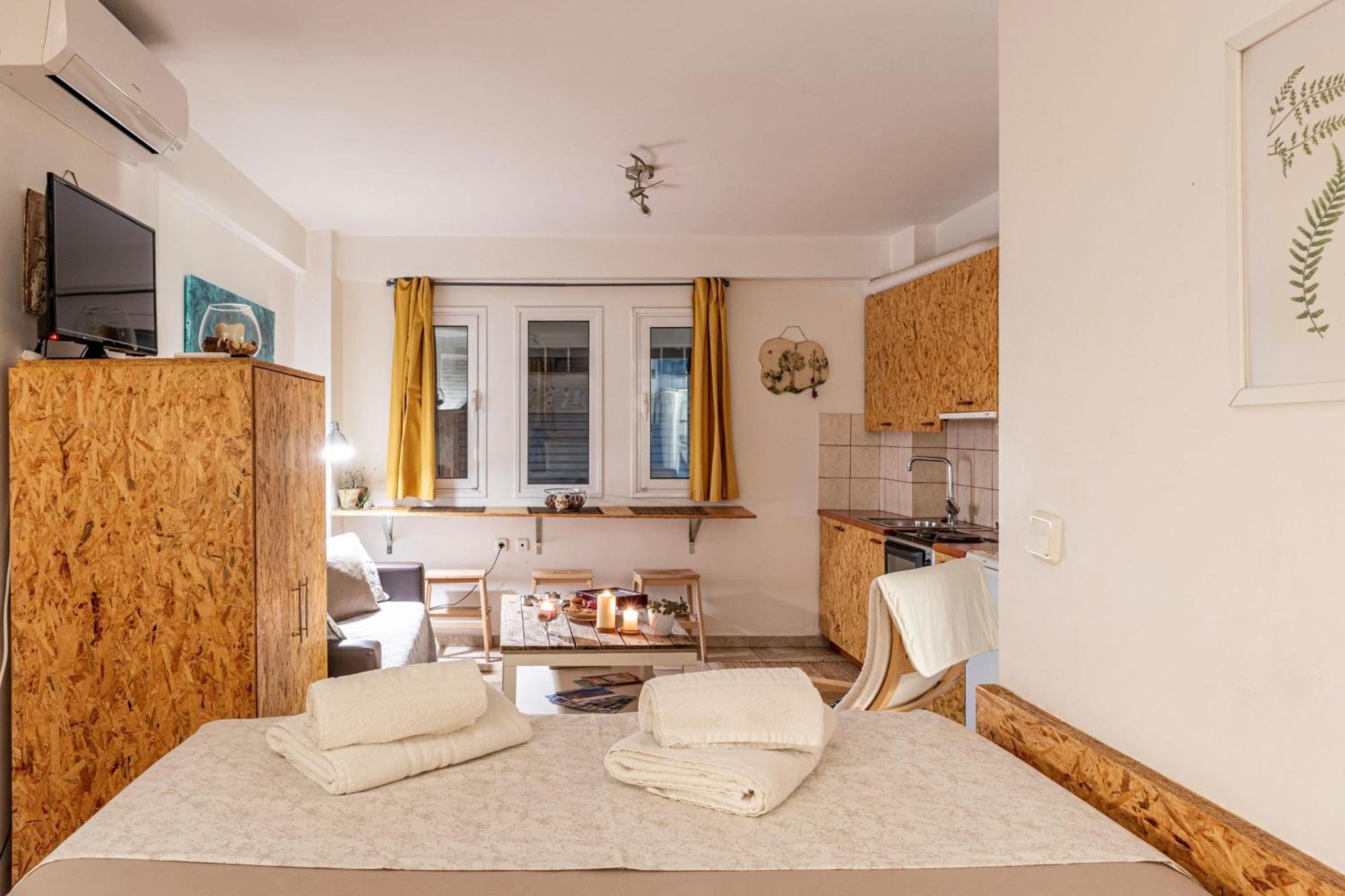 Downtown Central Suite With Private Parking Kalamata Luaran gambar