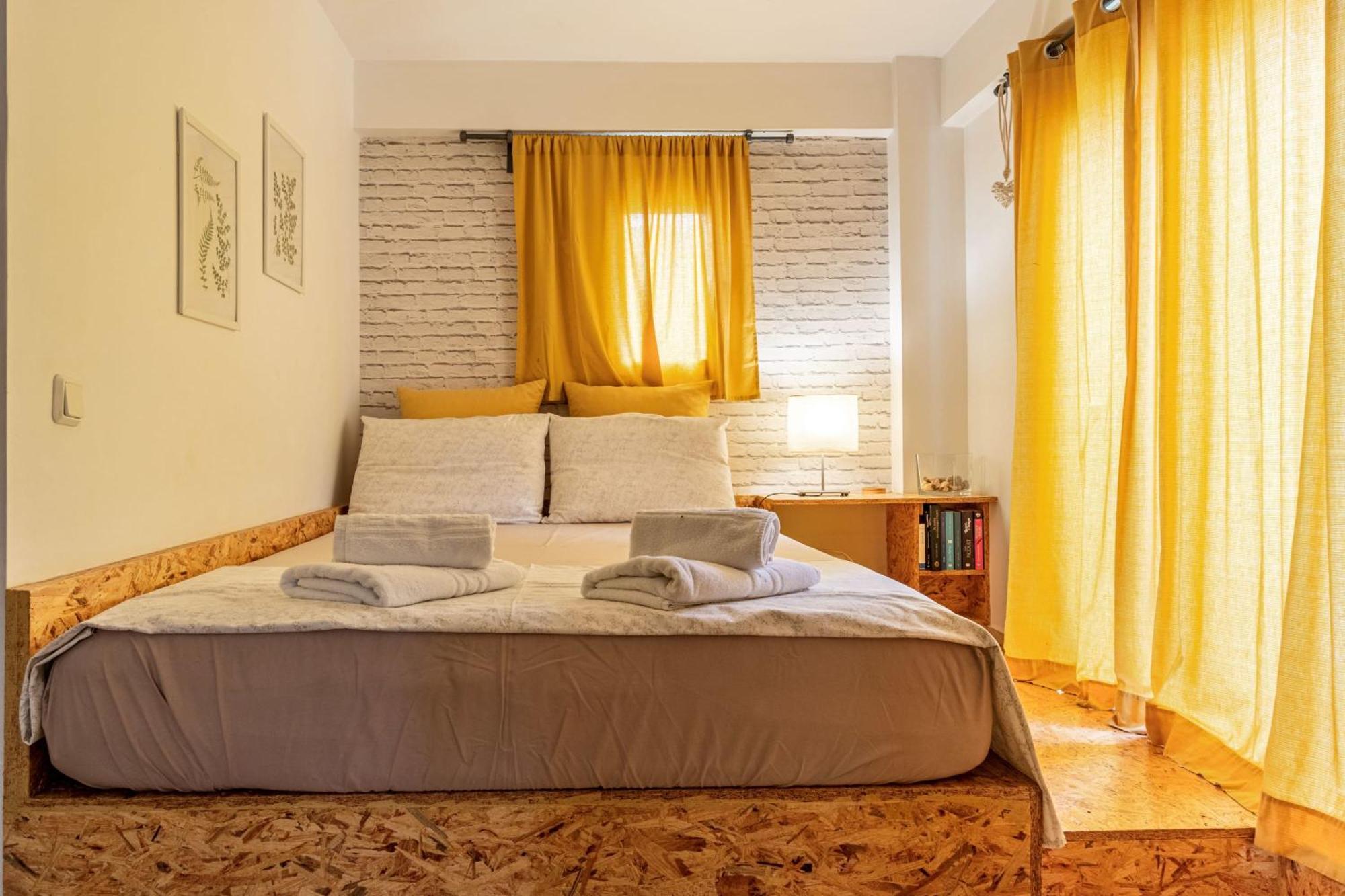 Downtown Central Suite With Private Parking Kalamata Luaran gambar
