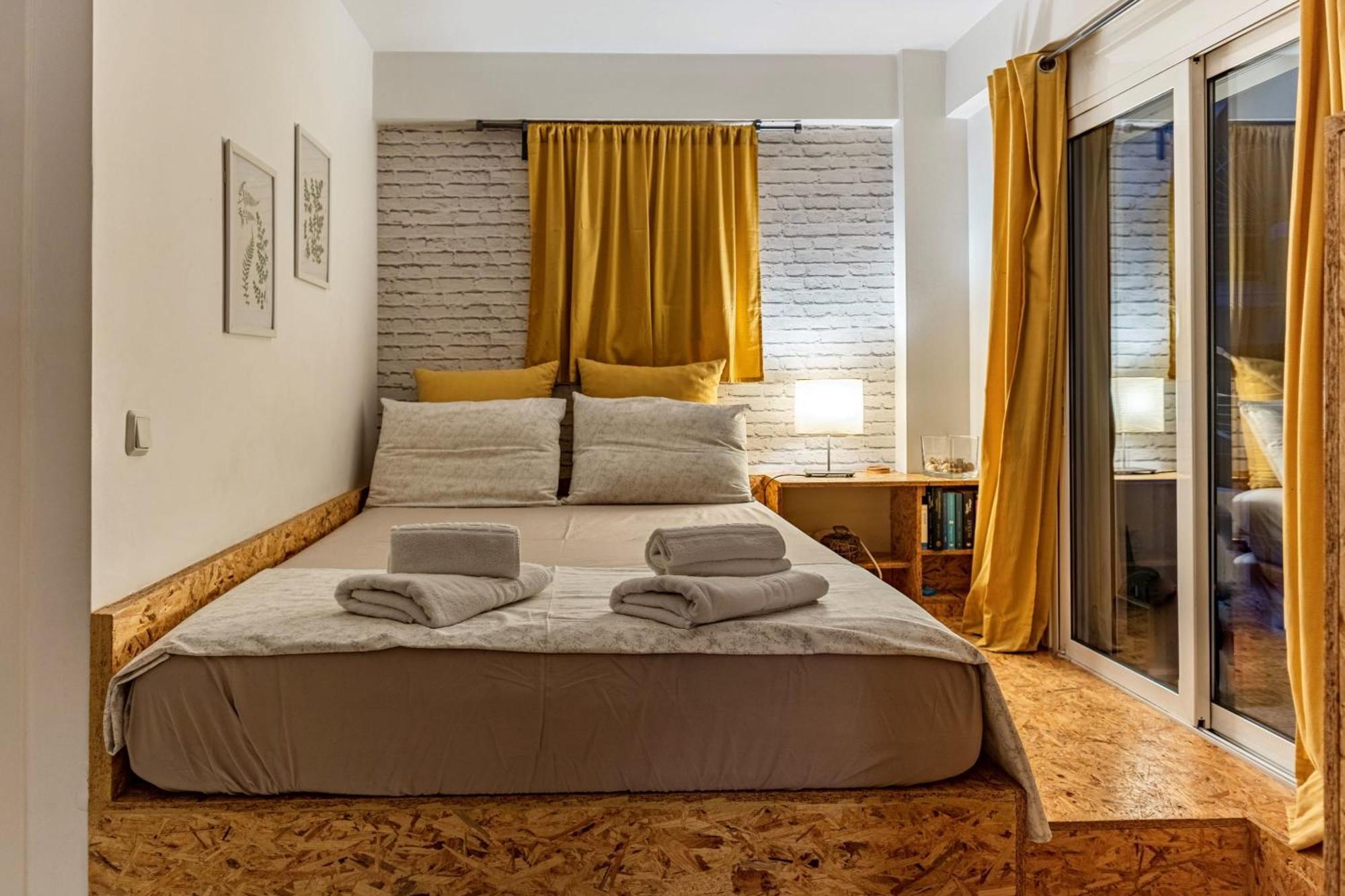 Downtown Central Suite With Private Parking Kalamata Luaran gambar
