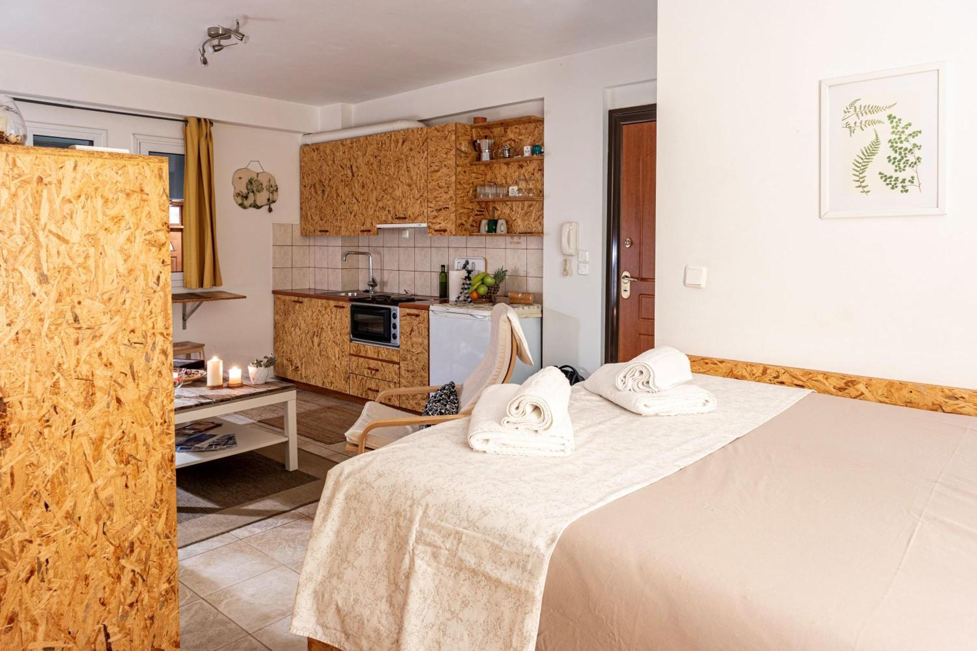 Downtown Central Suite With Private Parking Kalamata Luaran gambar